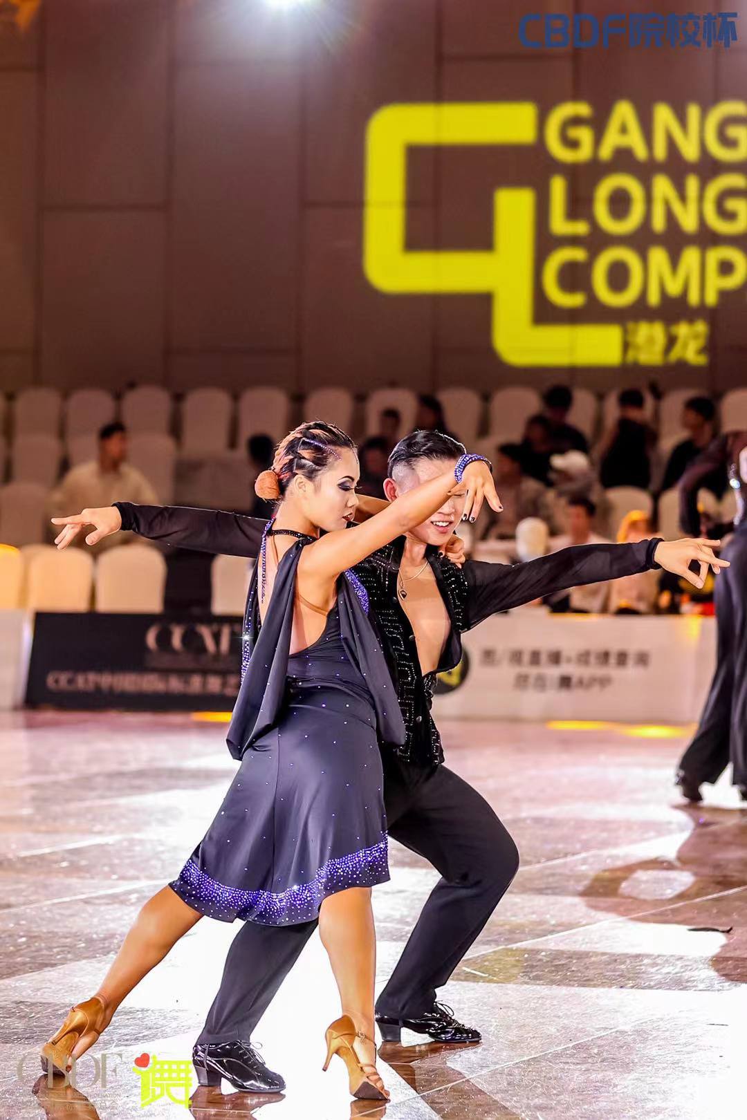 舞蹈系师生参加2021第22届CBDF“院校杯”公开赛